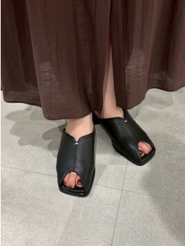 オープンスクエアトゥサンダル
