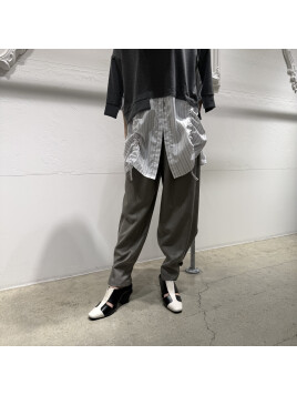 ボタンアレンジパンツ