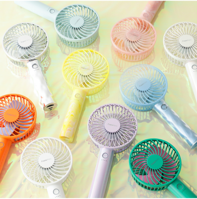 これまで以上に、ハンディファンをファッショナブルに楽しめる、3つの新デザインをご紹介💁‍♀️