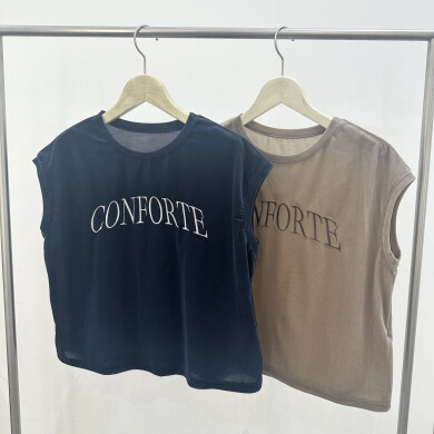 『ベロアロゴ刺繍トップス』好評発売中‼︎