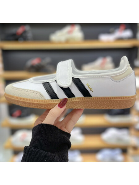 👟ADIDASスニーカー👟