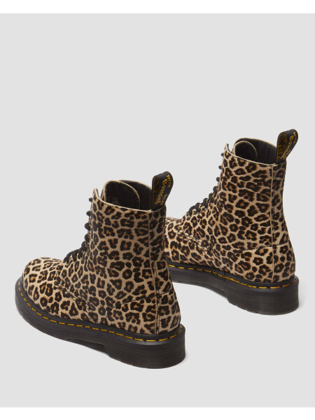 定番ブーツのレオパード柄です🐆