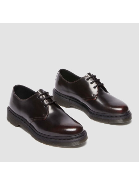 上品なコーデにピッタリの革靴です👞