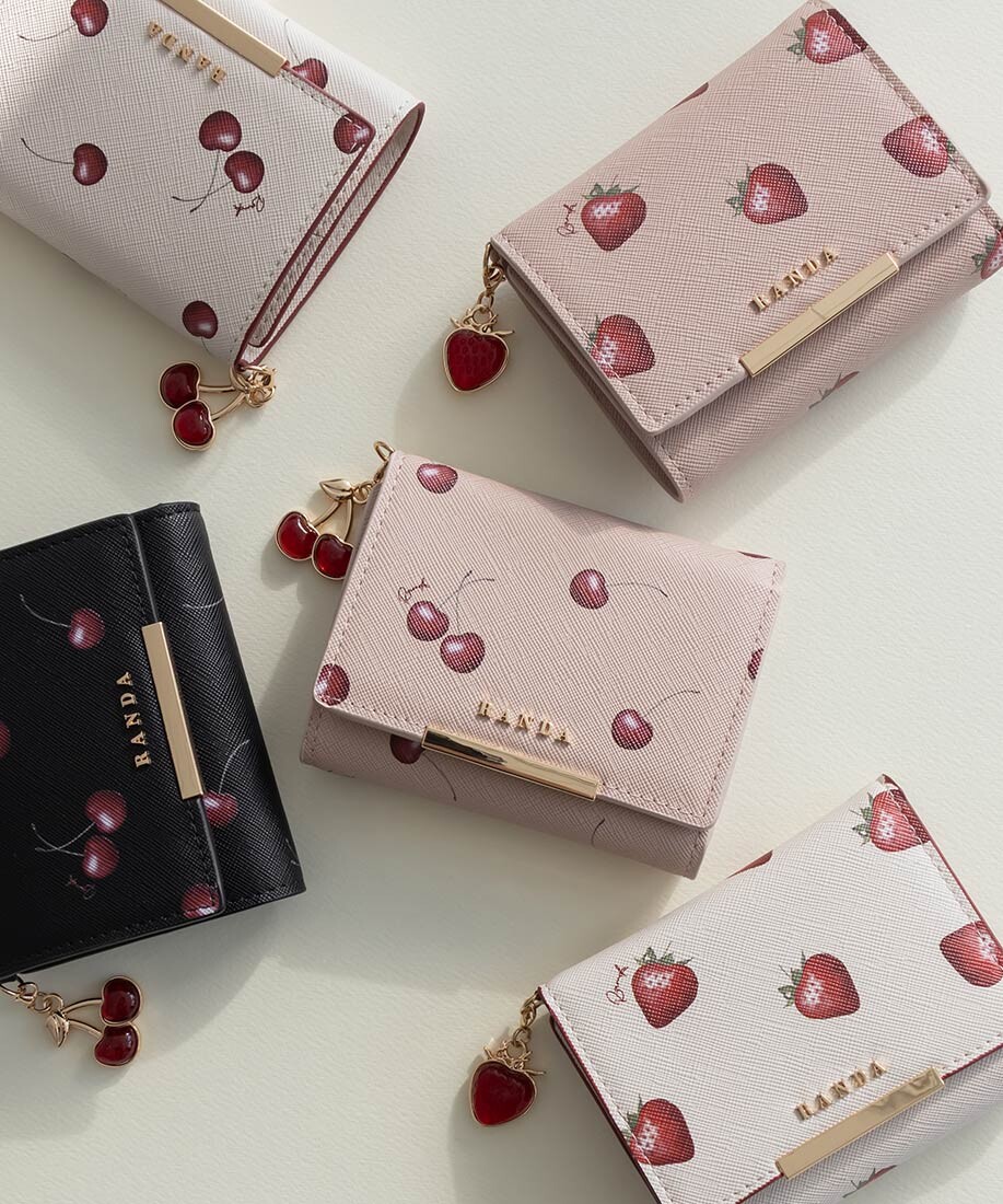 再入荷】【Cherry＆Strawberry】チャーム付き三つ折りウォレット