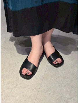 バックストラップレザーサンダル
