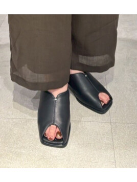 オープンスクエアトゥサンダル