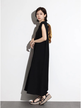 バックスカーフカットワンピース
