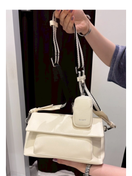 ボトムエンボスロゴバッグ