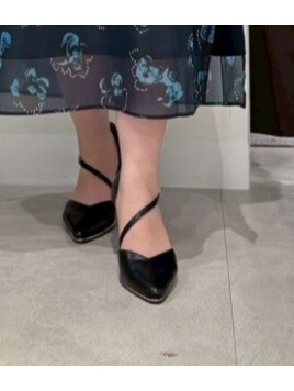 ニュアンスストラップパンプス