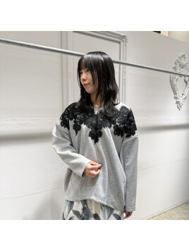 レースモチーフVネックプルオーバー