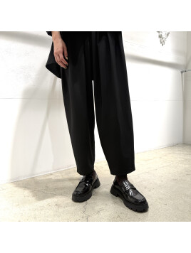 タックパンツ
