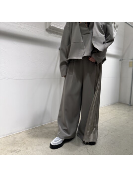 アシンメトリープリーツパンツ