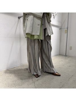 ランダムプリーツカスケードパンツ