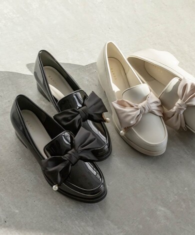 パールチャームサテンリボンローファー