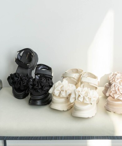 ボリュームフリルスポーツサンダル