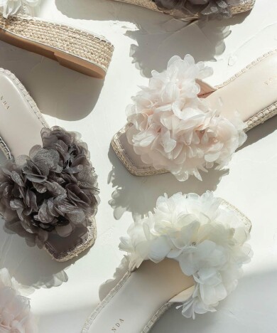 エアリーフラワーミュールサンダル