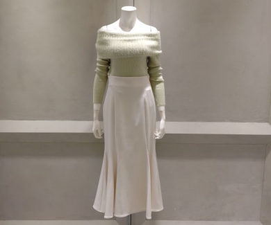 『シャギーオフショルニット』好評発売中！！