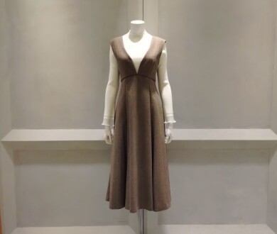 『ニュアンスVネックジャンスカ』好評発売中！！