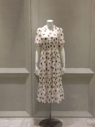 『ぼかしフラワープリントワンピース』好評発売中！！