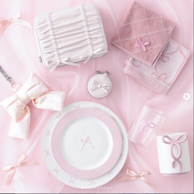 キュートなデザインがSNSでも大人気！リボンモチーフのアイテムを集めました🎀🤍