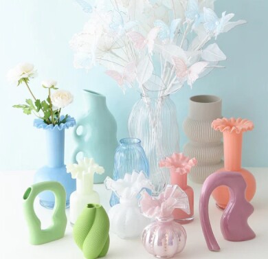 春らしいカラーリングで新作のアートフラワーとの相性も抜群なフラワーベース💐✨