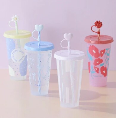 冷たい飲み物を入れると色が変わる！😳 毎年人気のカラーチェンジタンブラーが今年も登場🥤🫧 　