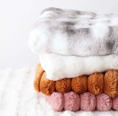 【あったかアイテム🧡】おしゃれな新デザインで登場!ヒーター付きブランケットをご紹介します💁♀️