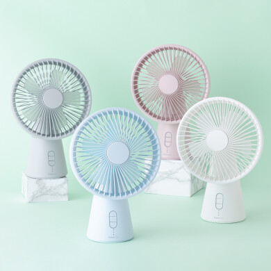 ＼充電式で便利💡／ コンパクトながらも多機能なデスクファンをご紹介します❄️ 　　