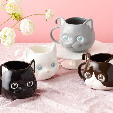 ハロウィンアイテムが登場💜暗闇で驚く?!目と耳が光る猫モチーフのマグカップです🐈⬛🐈