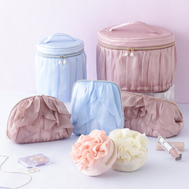 \𝗦𝗽𝗿𝗶𝗻𝗴&𝗦𝘂𝗺𝗺𝗲𝗿 𝗦𝗔𝗟𝗘で30%OFF✨📢/ ひらひらとしたフリルがかわいらしいポーチをご紹介します💖