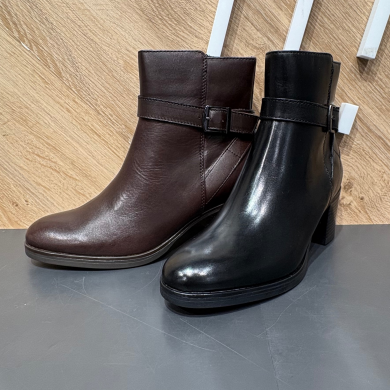 ベルトが上品な雰囲気を出すオススメブーツのご紹介です👢✨️