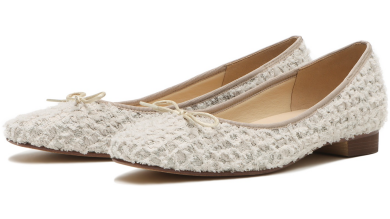 ✨ふわふわなアッパーとラメが輝くおすすめのパンプスのご紹介です❗️✨