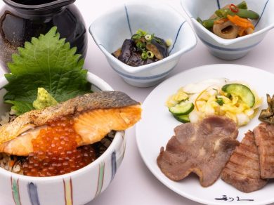 秋鮭といくらのきのこ飯出汁茶漬定食