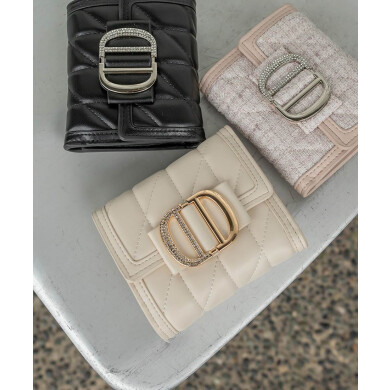 ビジューパーツキルティング三つ折りウォレット