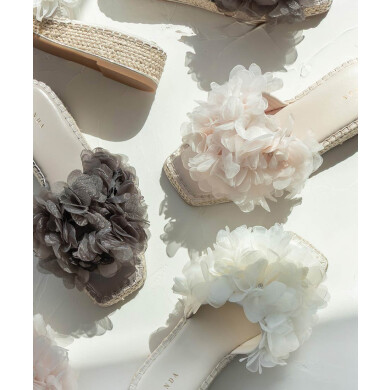 エアリーフラワーミュールサンダル