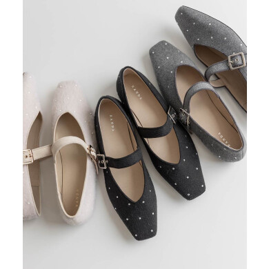 ベルトデザインフラットシューズ