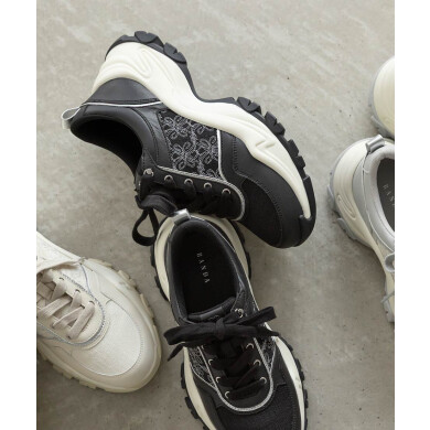 モノグラム刺繍デザインスニーカー