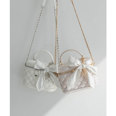 再入荷】【Cherry＆Strawberry】チャーム付き三つ折りウォレット