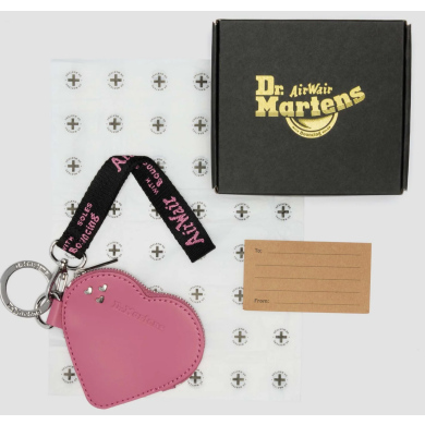 🖤💗ハートパスケース💗🖤スタッフコーデ紹介☺︎