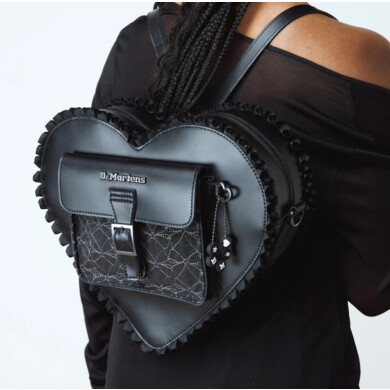 ”THE FRILL COLLECTION“登場
