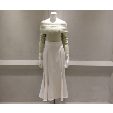 『シャギーオフショルニット』好評発売中！！