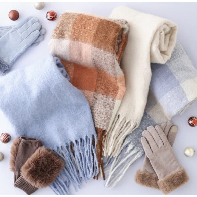 【NEW✨】冬のお出かけ時のマストアイテム!カラーリングがおしゃれなマフラーとグローブ🧣🧤