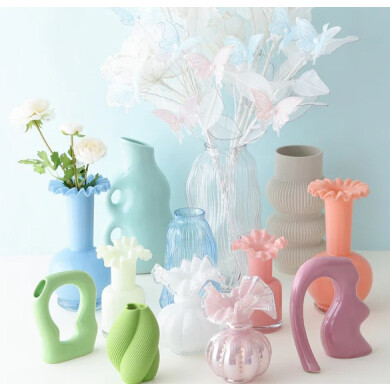 春らしいカラーリングで新作のアートフラワーとの相性も抜群なフラワーベース💐✨