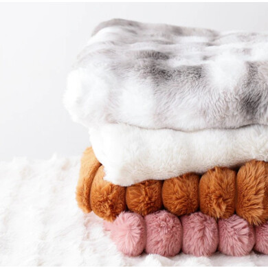 【あったかアイテム🧡】おしゃれな新デザインで登場！ヒーター付きブランケットをご紹介します💁‍♀️ 　