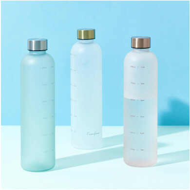 夏の水分補給におすすめ！1L ウォーターボトル