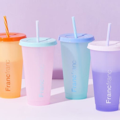 大人気！冷たいドリンクを注ぐと色が変わる、カラーチェンジタンブラー🌈