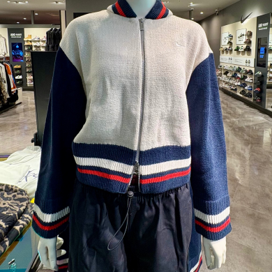 【NIKE】リブのカラーラインが映える❗️ニットカーディガンのご紹介です✨️