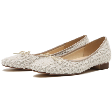 ✨ふわふわなアッパーとラメが輝くおすすめのパンプスのご紹介です❗️✨