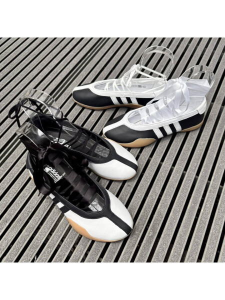 👟ADIDASスニーカー👟