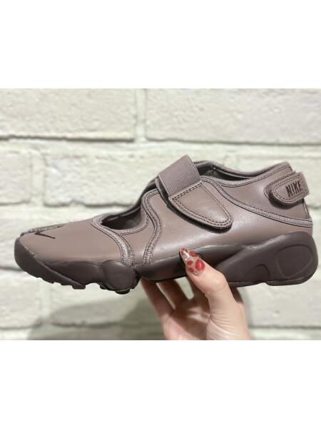 👟NIKEエアリフト👟